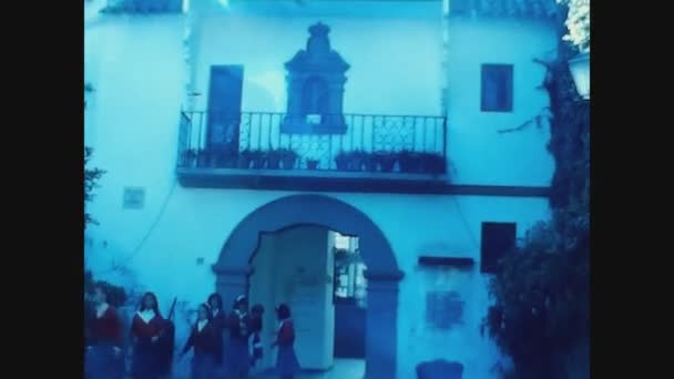 Barcelona Span Ectober 1980 Okulun Dışındaki Üniformalı Kızlar — Stok video