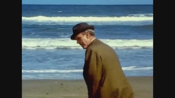 Castellon Plana Espanha Outubro 1975 Old Man Beach Winter — Vídeo de Stock