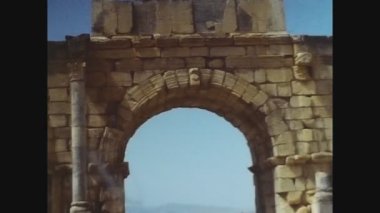 VOLUBILIS, MOROCCO MAYIS 1970: 70 'lerde Fas' taki Roma kenti Volubilis