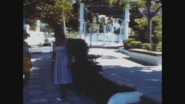 BANGKOK, THAILAND MAYIS 1970: 70 'lerde Tayland' da çeşmeli bahçe