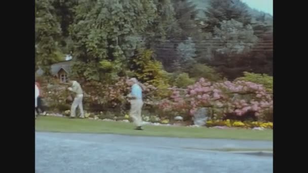 Lochearnhead Reino Unido Maio 1974 Vista Jardim Aldeia Lochearnhead Nos — Vídeo de Stock