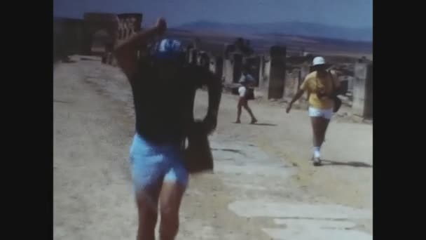 モロッコのボリュビリス1970年5月 70年代にモロッコのローマの都市ヴォリュビリス — ストック動画