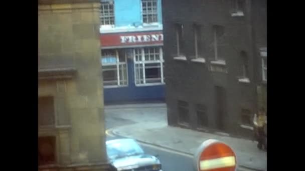 ロンドン イギリス1974年6月 70年代のロンドン ストリート ビュー — ストック動画