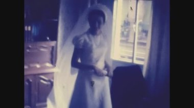 MADRID, İSPAN 18 EYLÜL 1974: 70 'lerde gelin evden çıkıyor