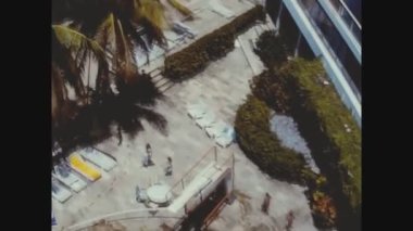 ESPIRITU SANTO ADASI, MEXICO AĞUSTO1974: 70 'lerde mavi havuzlu bir tatil yeri