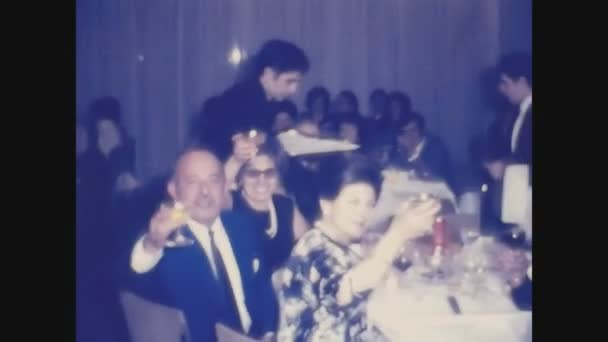 Madrid Spanien September 1974 Hochzeitsessen Einem Restaurant Den 70Er Jahren — Stockvideo