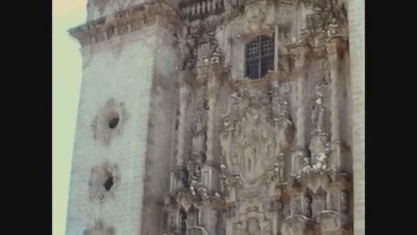 メキシコのタスコ アルコン1974年5月 イグレシア サンタ プリスカ サンタ プリスカ教会 プラザ ボーダ ゾカロ — ストック動画