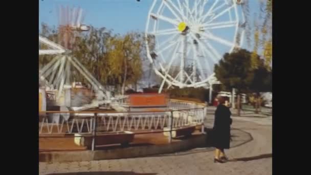 Barcelona Hiszpania Październik 1973 Przejażdżki Parku Rozrywki Latach Tych — Wideo stockowe
