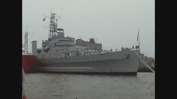 イギリス ロンドン1975年5月 70年代のロンドン戦争船 — ストック動画