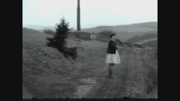 Ottilienberg Duitsland 1950 Circa Mensen Wandelen Bergdorp — Stockvideo