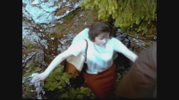 Ottilienberg Alemania 1950 Circa Grupo Personas Excursión Montaña Alemana Los — Vídeo de stock