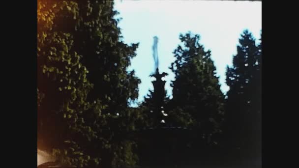 Ottilienberg Alemanha 1950 Circa Detalhe Fonte Com Água Árvores Perto — Vídeo de Stock