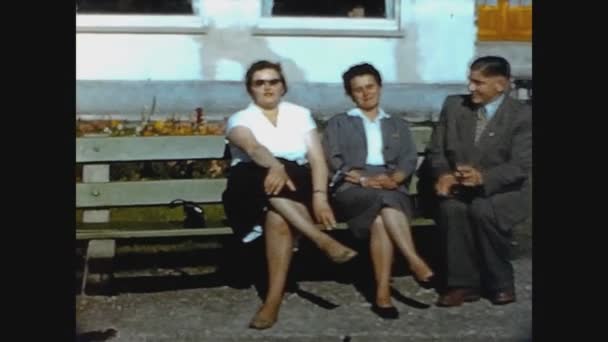 Ottilienberg ドイツ 1950 Circa 50年代のベンチの屋外 — ストック動画