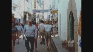 LLORET DE MAR, SPAIN HAZİRAN 1965: 60 'larda Lloret de mar caddesi manzarası