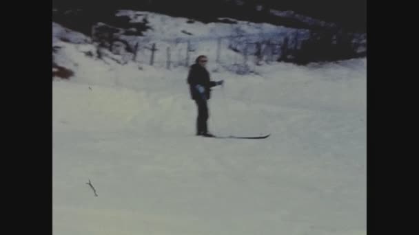 Olomiti Italien November 1967 Skidåkare Dolomiterna Talet — Stockvideo