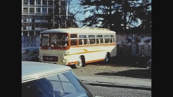 Dolomiti Talya Kasım 1967 Larda Park Edilmiş Eski Otobüs — Stok video