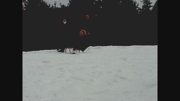 Dolomiti Italia Noviembre 1967 Tobogganing Nieve Los Años — Vídeos de Stock