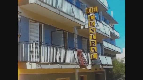 Lloret Mar España Junio 1965 Personas Balcón Del Hotel Los — Vídeo de stock