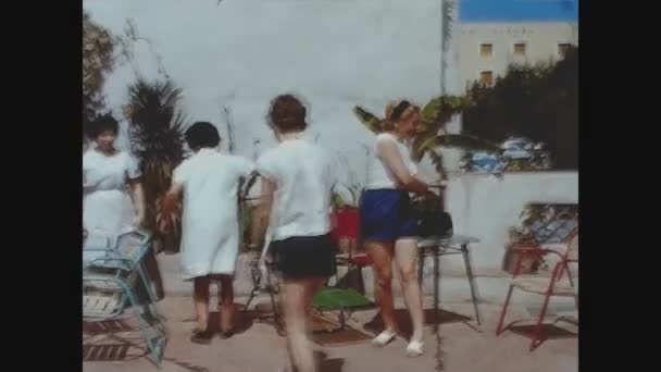 Lloret Mar Espanha Junho 1965 Grupo Pessoas Nos Anos — Vídeo de Stock