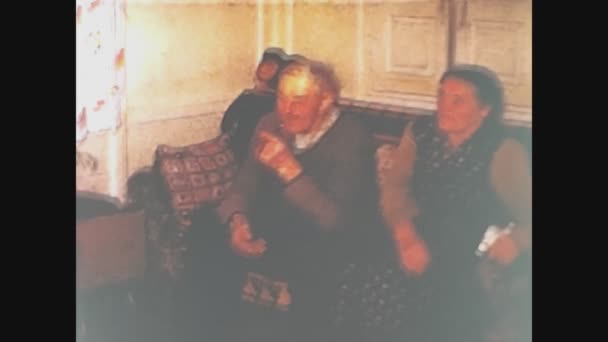 Tyrol Austria Luty 1964 Starzy Ludzie Jedzą Razem Domu Latach — Wideo stockowe