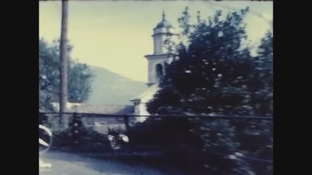 ルガーノ スイス1963年5月 60年代にフードエンブレムのディテールを持つメルセデス車を運転 — ストック動画