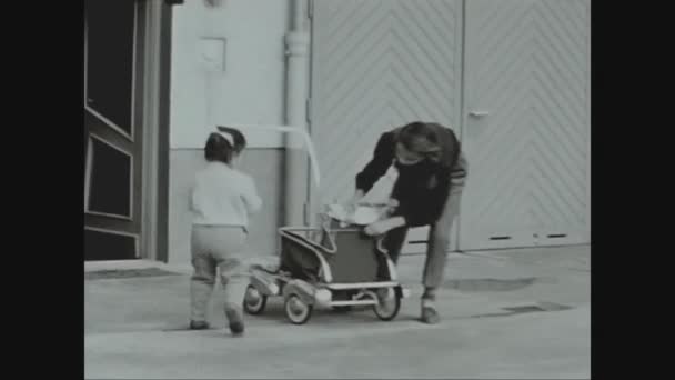 Berlim Alemanha Abril 1960 Menina Cadeira Rodas Nos Anos — Vídeo de Stock