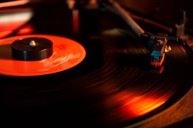 Düşük ışık resimli vinil kayıt detaylarıyla donatılmış tablo