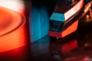 Vinil kayıt diskinde iğnenin Macro Detayları