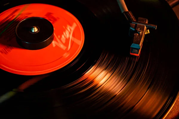 Giradischi Con Disco Vinile Foto Bassa Luminosità — Foto Stock