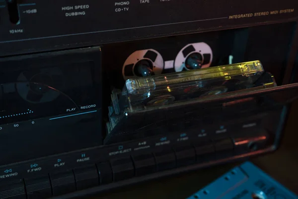 Włóż Kasetę Muzyczną Starego Magnetofonu — Zdjęcie stockowe