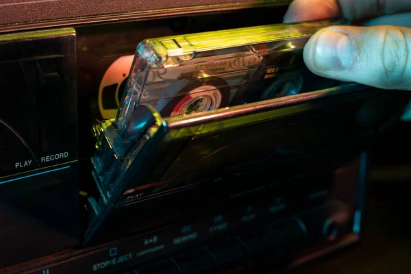 Insérez Cassette Musique Dans Ancien Lecteur Cassettes — Photo