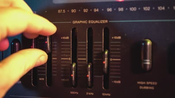 Dettaglio Controller Volume Equalizzatore Una Vecchia Apparecchiatura Stereo — Video Stock