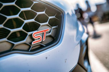 Rome, italy 10 september 2025: ford focus st front detail showcasing st badge and honeycomb grille, highlighting sporty performance design and urban driving appeal