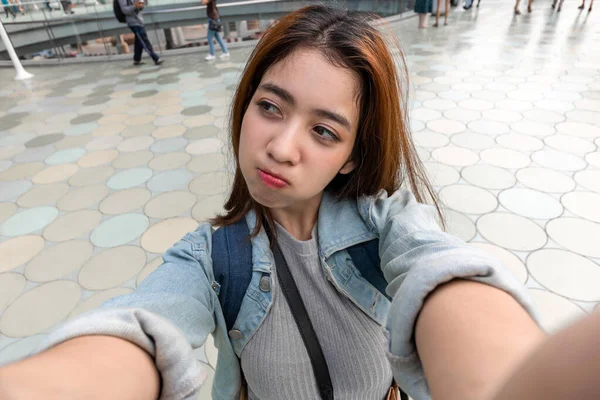 Young Attractive Asian Woman Tourist Taking Photo Selfie Urban City — Stock Photo, Image