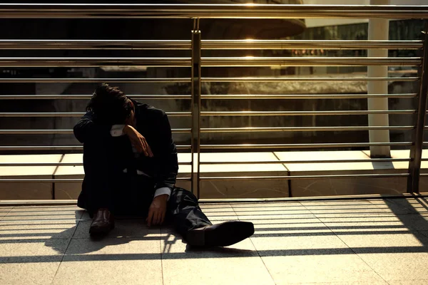Cansado Chateado Jovem Homem Negócios Asiático Sofrendo Depressão Grave Conceito — Fotografia de Stock