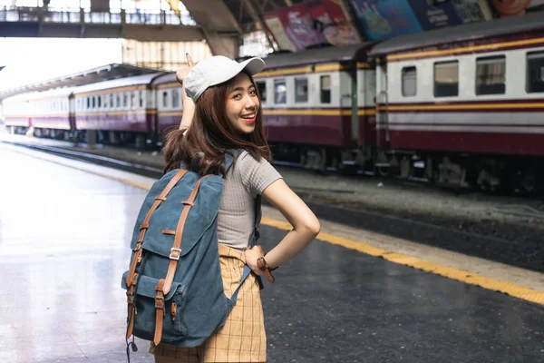 Smiling Young Asian Backpacker Female Standing Train Station Summer Travel — Stock Photo, Image
