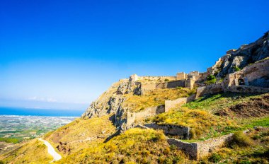 Moreloponnes-Yunanistan 'daki Akrokorinth kalesinin kalıntıları