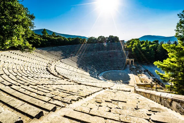 Ekot: Panorama av Epidaurus teater, Grekland — Stockfoto