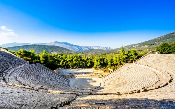 The Echoes: Epidaurus Tiyatrosu Panoraması, Yunanistan