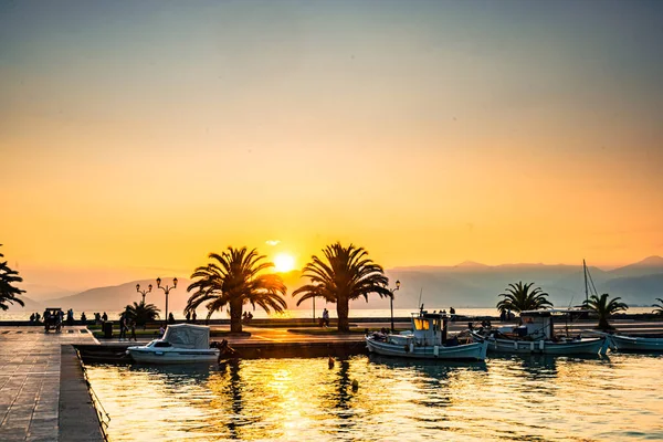 Solnedgång i hamnen i Nafplio, Grekland — Stockfoto