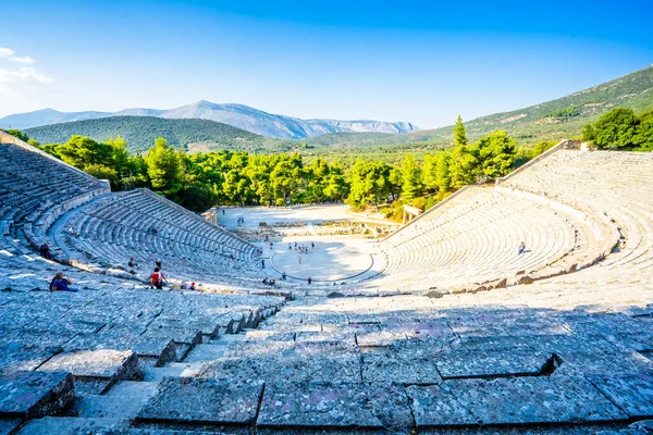 Ekot: Panorama av Epidaurus teater, Grekland — Stockfoto