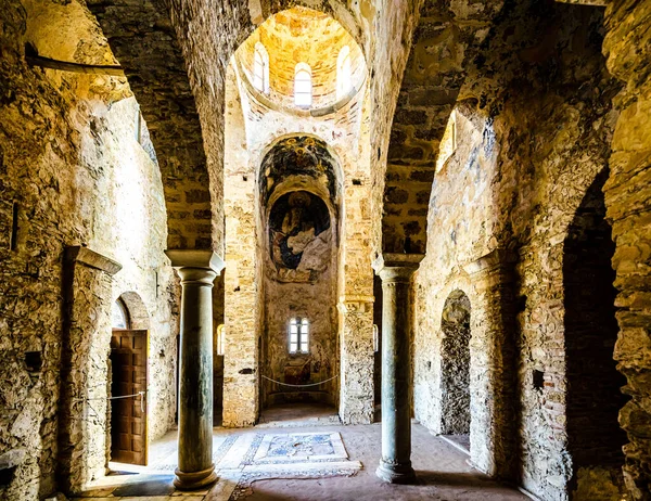 Yunanistan Mystras Kalesindeki Geleneksel Bizans Kilisesi Yüksek Kalite Fotoğraf — Stok fotoğraf