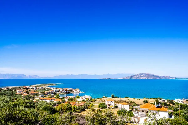 Village balnéaire d'Archangelos en Laconie, Grèce — Photo