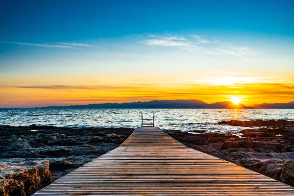 Ver embarcadero de madera en el mar, Peloponnes Grecia — Foto de Stock