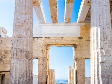 Atina 'nın Akropolis kentindeki Pantheon tapınağının mimari detaylarına bak