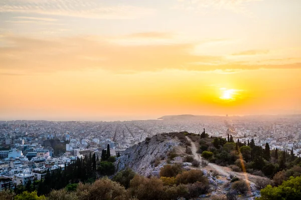 Panorama der Athener Stadtlandschaft bei Sonnenuntergang, Griechenland — Stockfoto