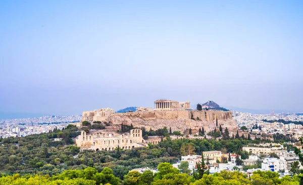 Акрополь с холма Филопаппос в Афинах, Греция — стоковое фото