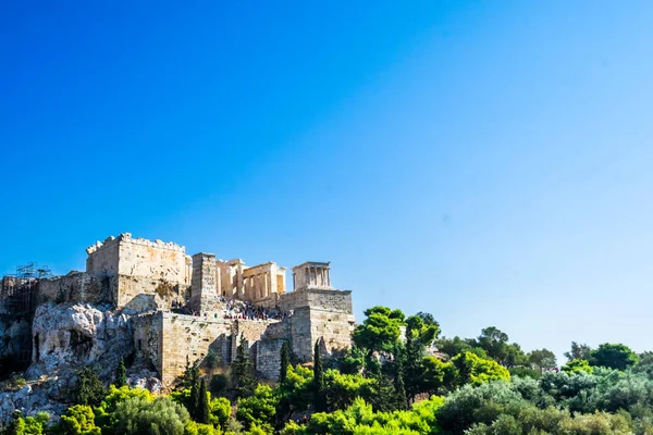 Antike Propyläen auf der Athener Akropolis, Athen Griechenland — Stockfoto