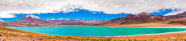 Laguna Miscanti y Miniques, Desierto de Atacama, Chile — Foto de Stock