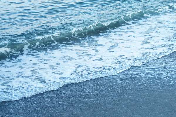 Μπλε του ωκεανού θάλασσα υφή με αφρό — Φωτογραφία Αρχείου